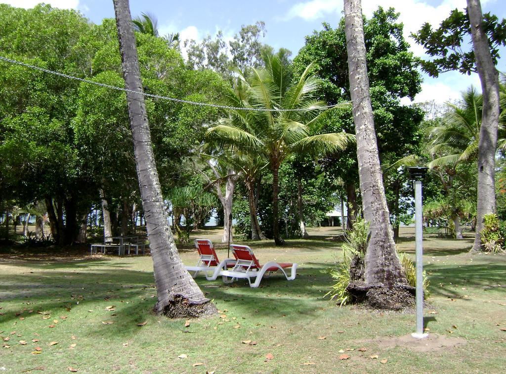 Bramston Beach Motel Bagian luar foto