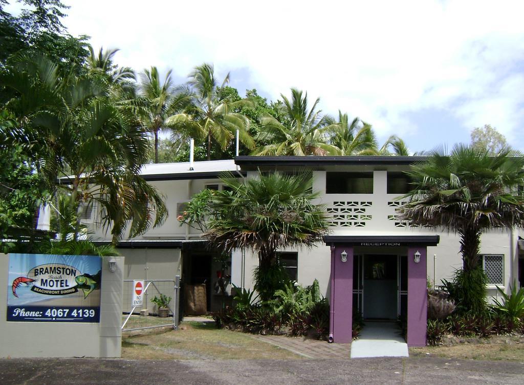 Bramston Beach Motel Bagian luar foto