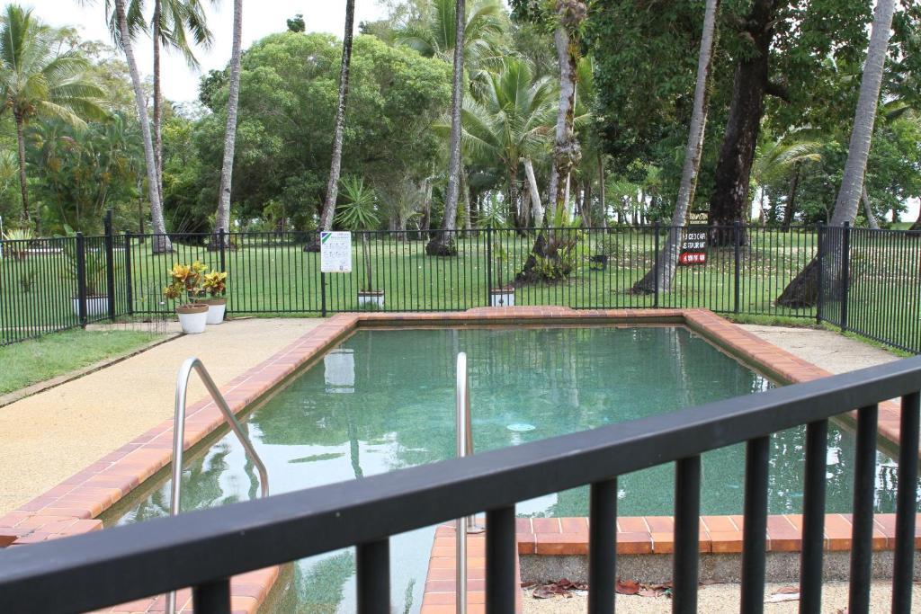 Bramston Beach Motel Bagian luar foto