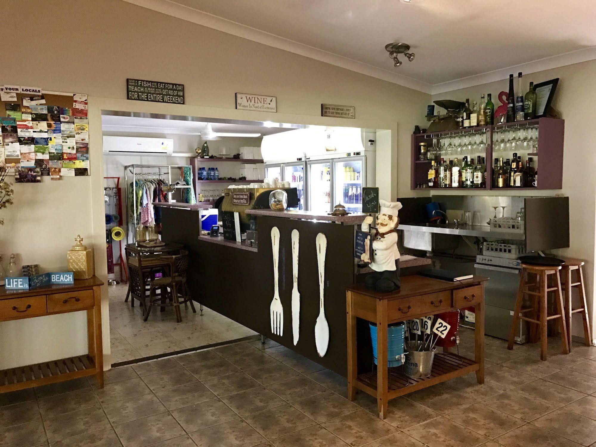 Bramston Beach Motel Bagian luar foto