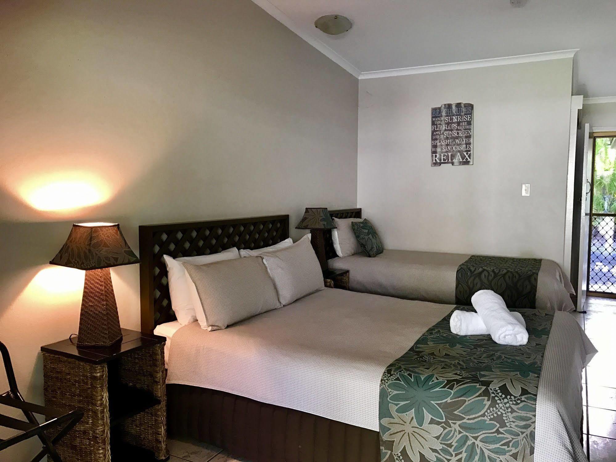 Bramston Beach Motel Bagian luar foto