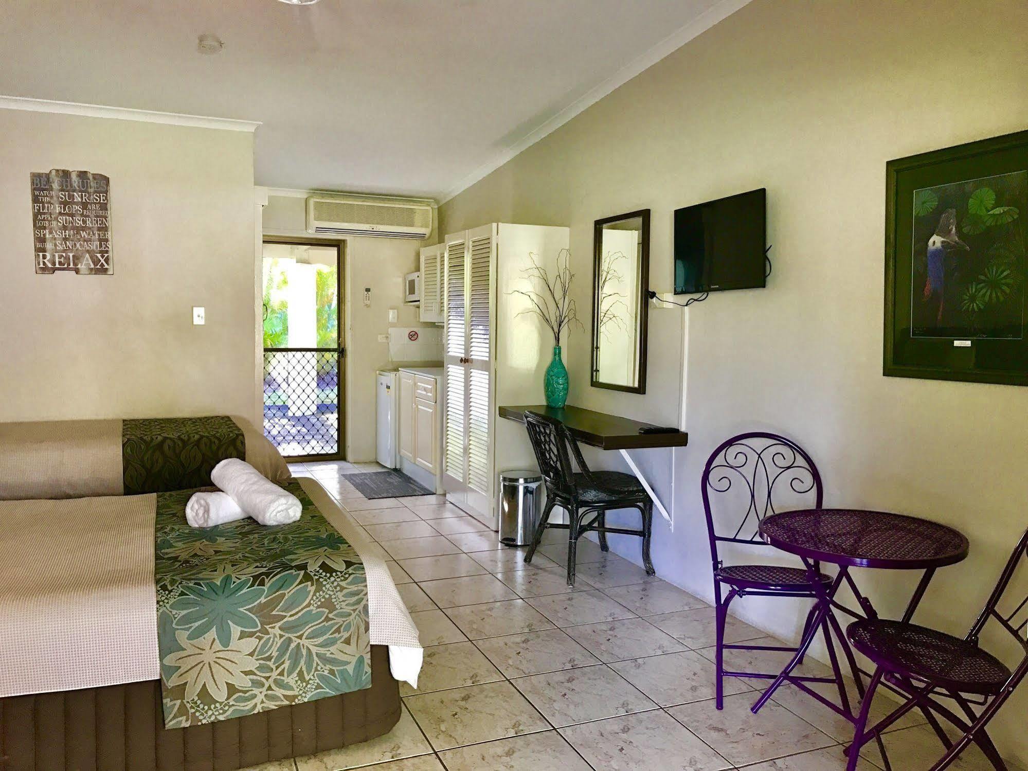 Bramston Beach Motel Bagian luar foto