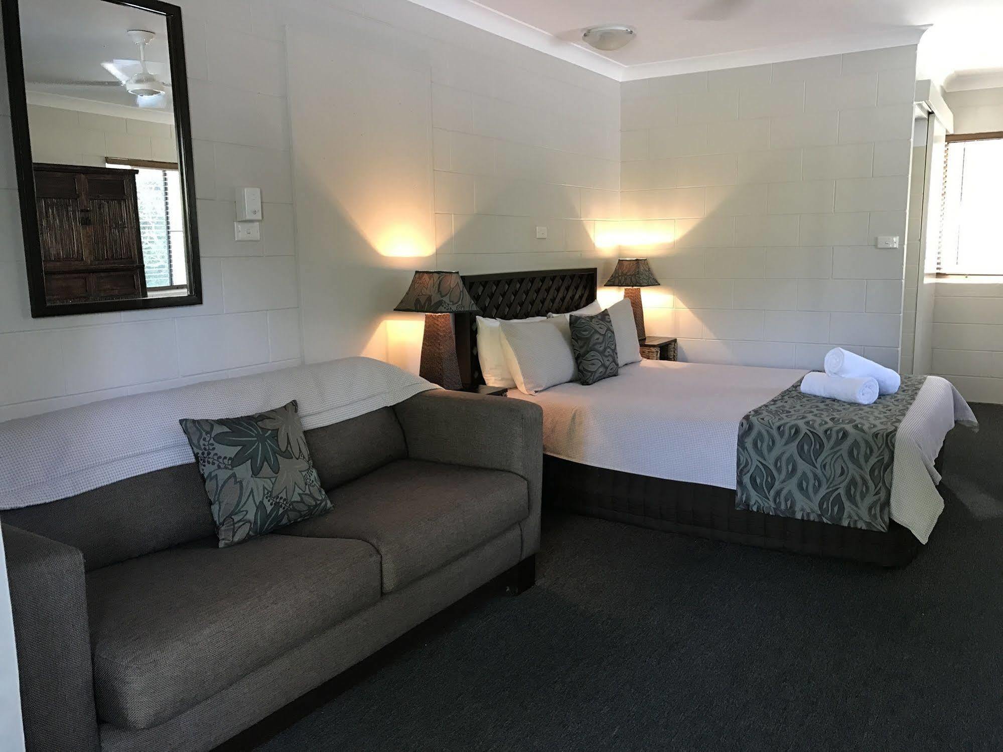 Bramston Beach Motel Bagian luar foto