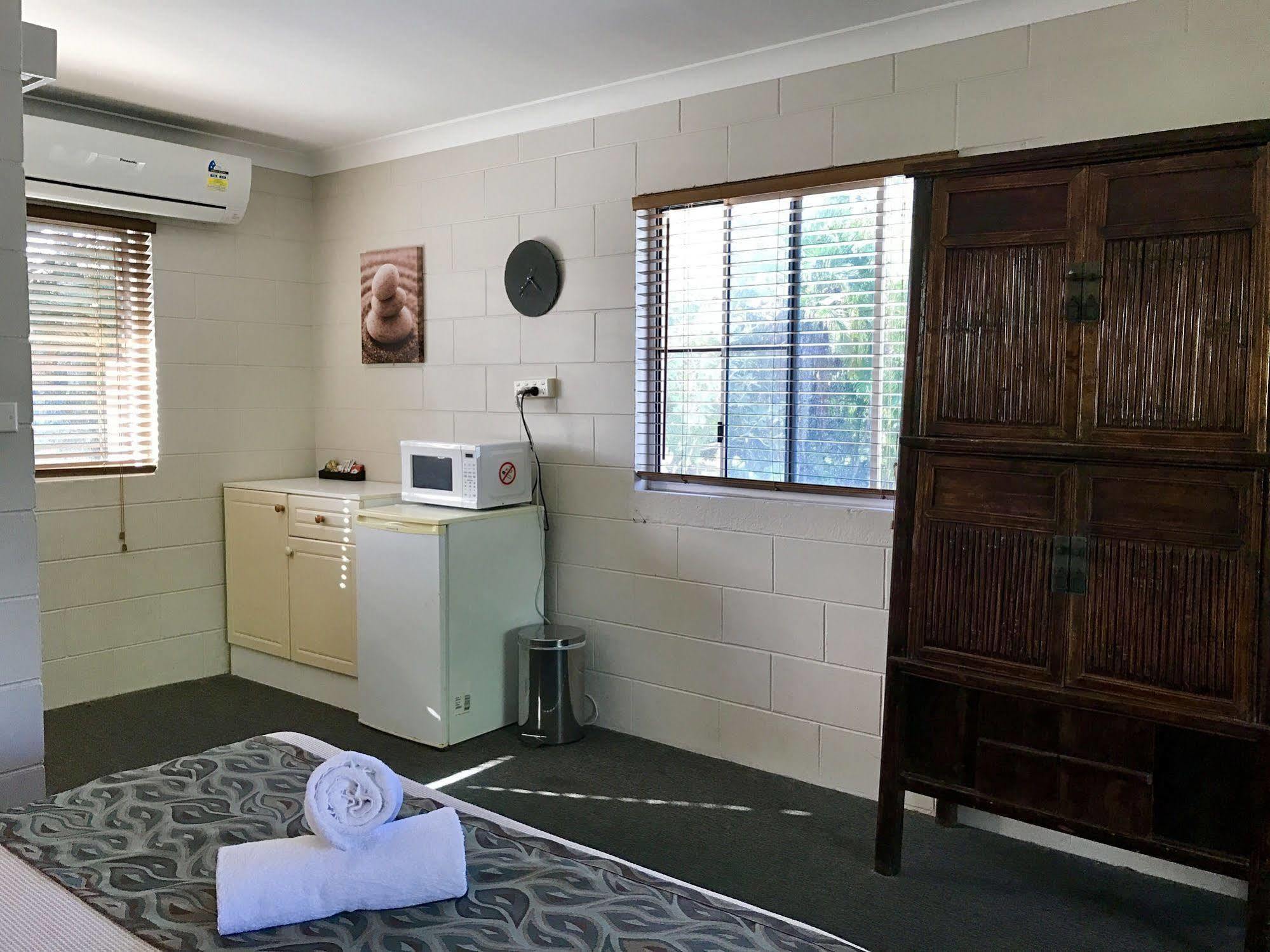 Bramston Beach Motel Bagian luar foto