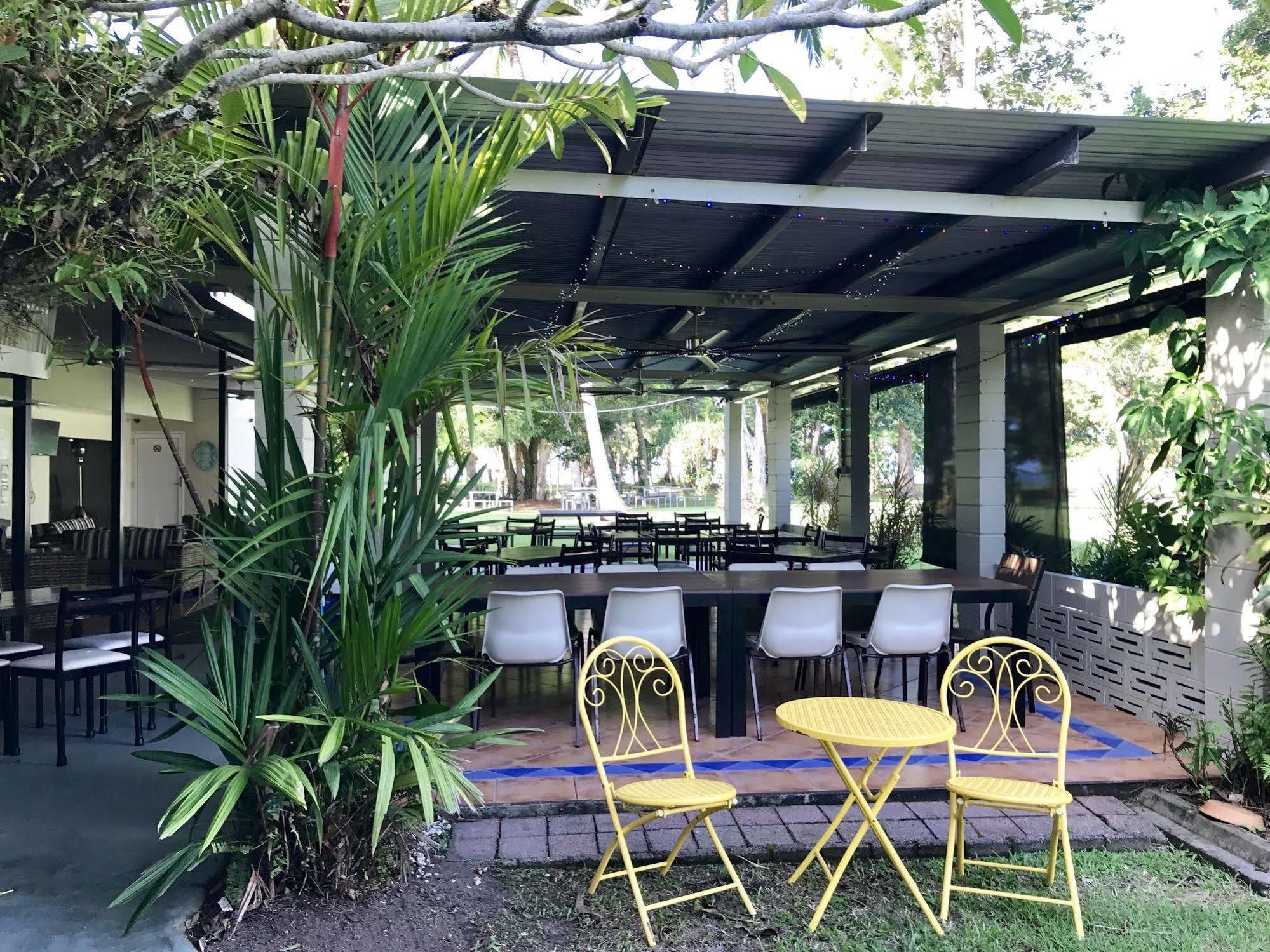 Bramston Beach Motel Bagian luar foto