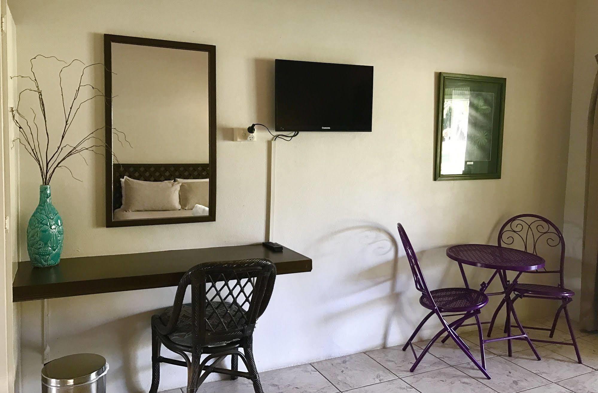 Bramston Beach Motel Bagian luar foto